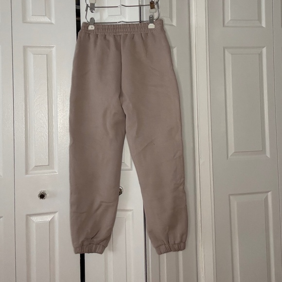 Comfrt Signature Sweatpants in Bark - Picture 5 of 6